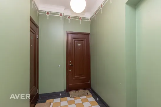 Dzīvoklis skaistā jūgendstila ēkā.