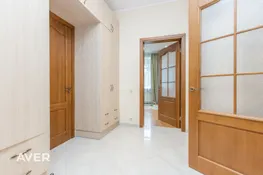 Plaša privātmāja pie meža