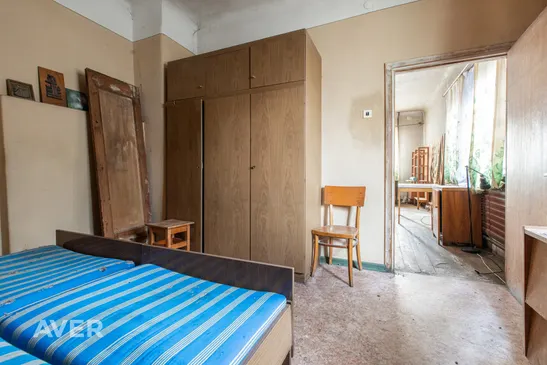 Pārdod māju
