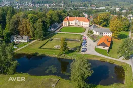 3-stāvu privātmāja ar baseinu Tukumā.