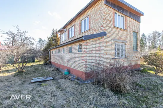 Māja ar plašu zemesgabalu Jāņupē