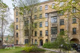 Pārdošanā saulains, mājīgs 4 istabu dzīvoklis pašā Rīgas centrā.