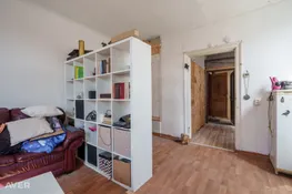 Plaša remontējama māja lieliskā lokācijā ar skaistu iekoptu zemi un garāžu
