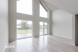Plaša, augstvērtīga un tikko uzcelta rindu māja Dzidriņās.