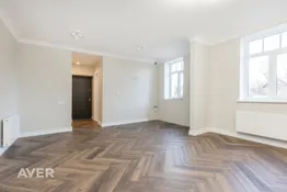 Plašs divistabu dzīvoklis  renovētā mājā
