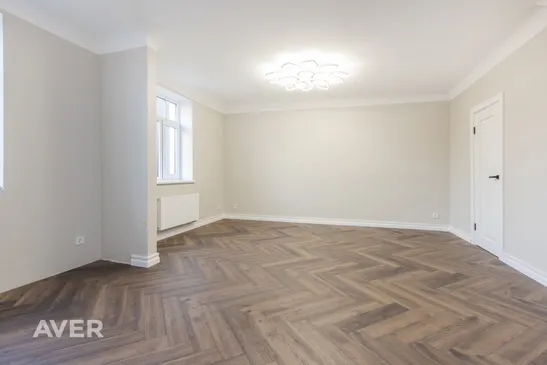 Plašs divistabu dzīvoklis  renovētā mājā