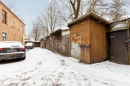 3 istabu dzīvoklis ar centralizēto malkas apkuri