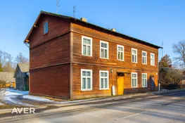 Pārdošanā namīpašums ar 8 dzīvokļiem un 3600 m² zemes gabalu Rūjienā.