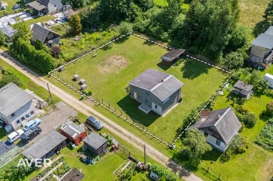 Profesionāli izprojektēta divstāvu jaunbūve ar 1227 m² zemesgabalu Vaivados