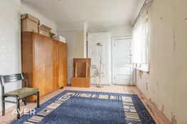 Ģimenes māja ar koptu, plašu zemesgabalu