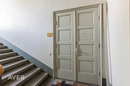 3 istabu dzīvoklis ar balkonu uz iekšpagalmu