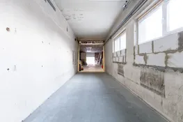Pārdošanā divstāvu komercēka, angārs un 6300 m² zemes gabals Aizkrauklē