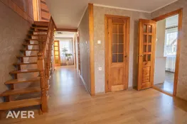 Privātmāja ar saimniecības ēku, pirti, 2 garāžām un šķūni