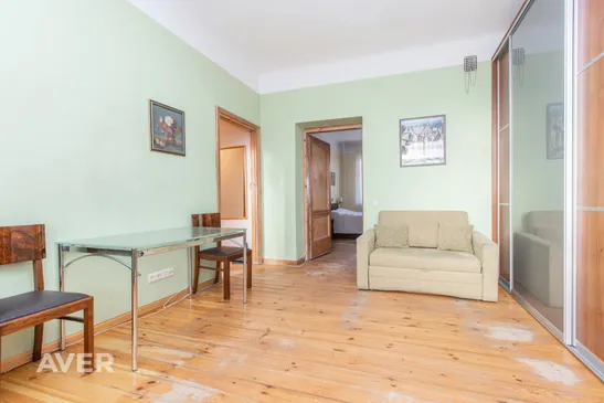 Gaišs, plašs 2 istabu dzīvoklis pašā Rīgas centrā.