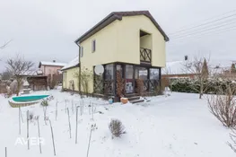 Pārdošanā divstāvu privātmāja ar 581 m² zemes gabalu klusā vietā netālu no Gaujas.