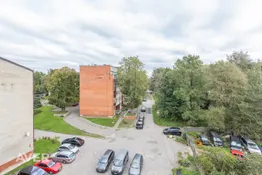 Trīs istabu dzīvoklis Sarkandaugavā