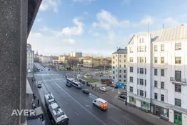 Gaišs, plašs 2 istabu dzīvoklis pašā Rīgas centrā.