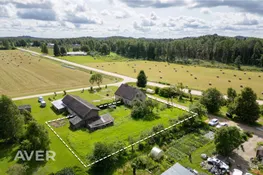 Pusmāja Valmieras tuvumā