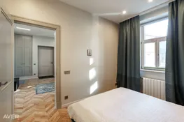 Plašs divu istabu dzīvoklis centrā