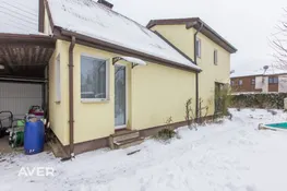 Pārdošanā divstāvu privātmāja ar 581 m² zemes gabalu klusā vietā netālu no Gaujas.