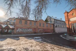 Renovējama ēka Talsu vecpilsētā