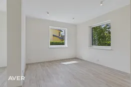 3029 m² zemes gabals ar dzīvojamo māju un palīgēku
