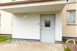 Tikai 8 minūšu gājienā no jūras.
