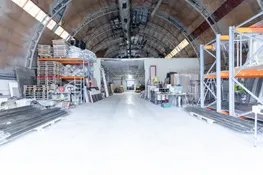 Pārdošanā divstāvu komercēka, angārs un 6300 m² zemes gabals Aizkrauklē