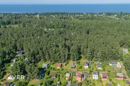 Dārza māja ar plašu zemes gabalu