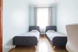 Pārdošanā saulains, mājīgs 4 istabu dzīvoklis pašā Rīgas centrā.