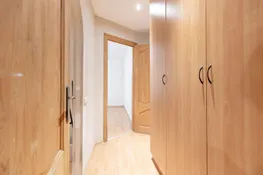 Pārdošanā silts 2 istabu dzīvoklis ar plašu palīgtelpu mājas pirmajā stāvā