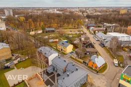 Dvīņu mājas puse ar privāto dārzu un stāvvietu Rīgas centra tuvumā