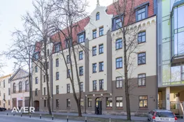 Jauns trīsistabu mansarda dzīvoklis renovētā ēkā