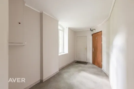 Dzīvoklis centrā ar privāto pagalmu