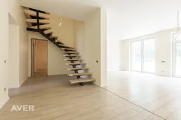 Plaša, augstvērtīga un tikko uzcelta rindu māja Dzidriņās.