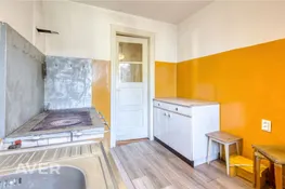 Divu istabu dzīvoklis ar malkas apkuri