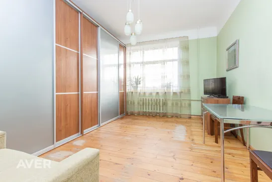 Gaišs, plašs 2 istabu dzīvoklis pašā Rīgas centrā.