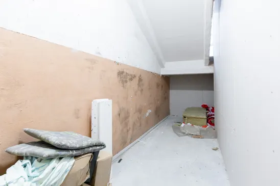 Pārdošanā divstāvu komercēka, angārs un 6300 m² zemes gabals Aizkrauklē
