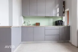 Pārdošanā saulains, mājīgs 4 istabu dzīvoklis pašā Rīgas centrā.