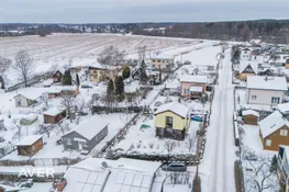 Pārdošanā divstāvu privātmāja ar 581 m² zemes gabalu klusā vietā netālu no Gaujas.