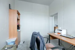 Pārdošanā divstāvu komercēka, angārs un 6300 m² zemes gabals Aizkrauklē