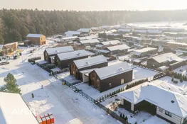 Moderna, kvalitatīva un tikko uzcelta dvīņu māja Dzidriņās.