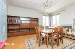 Ģimenes māja ar koptu, plašu zemesgabalu