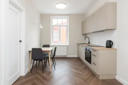 Renovētā mājā ar labiekārtotu pagalmu vienistabas dzīvoklis