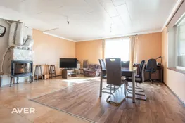 Plaša 2-stāvu māja Jaunciemā ar skatu uz Ķīšezeru