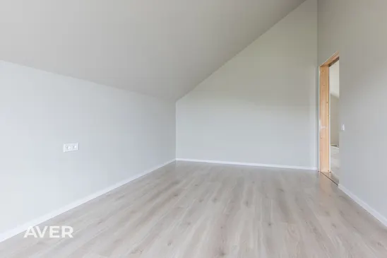Plaša, augstvērtīga un tikko uzcelta rindu māja Dzidriņās.