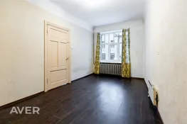3 istabu dzīvoklis ar centralizēto malkas apkuri