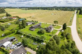 Pusmāja Valmieras tuvumā
