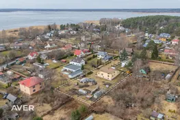 Plaša 2-stāvu māja Jaunciemā ar skatu uz Ķīšezeru