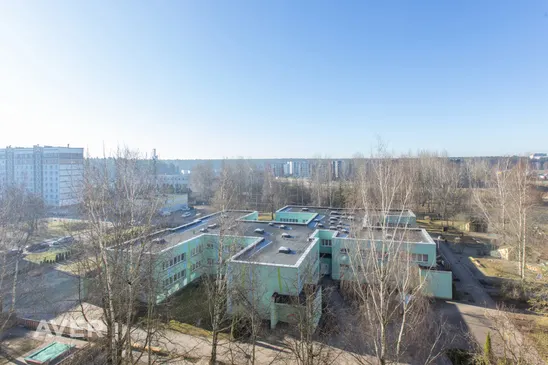 Pārdošanā 2 istabu dzīvoklis ar burvīgu panorāmas skatu no 8. stāva.